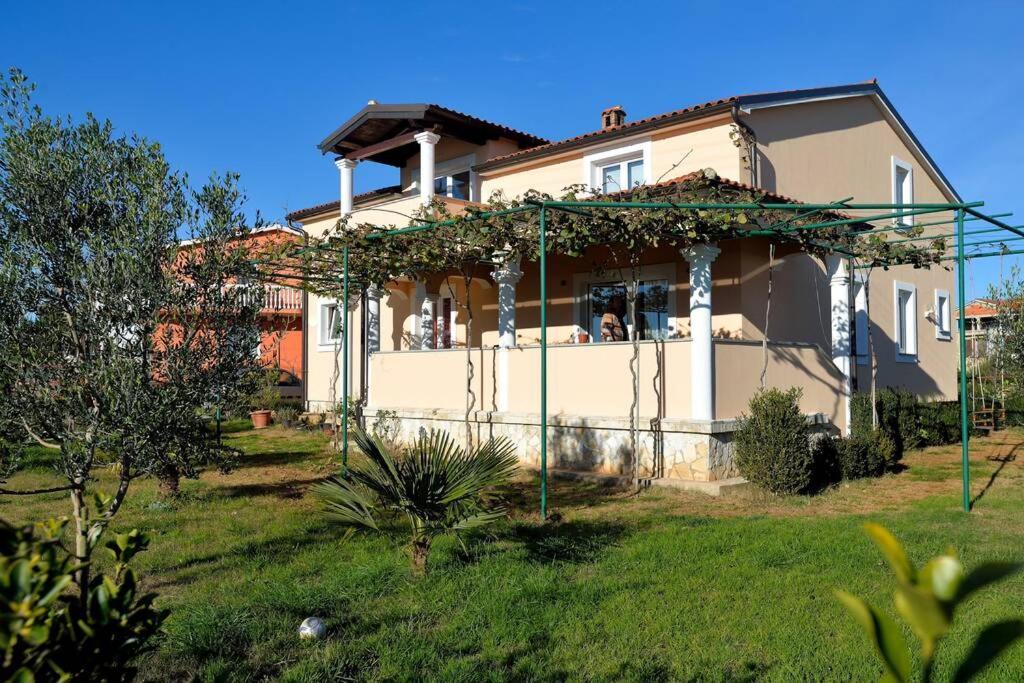 Comfortable Apartment Near Pula Marčana Kültér fotó